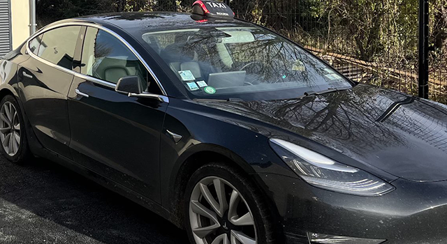 Taxi électrique Tesla à Rouen - Service professionnel